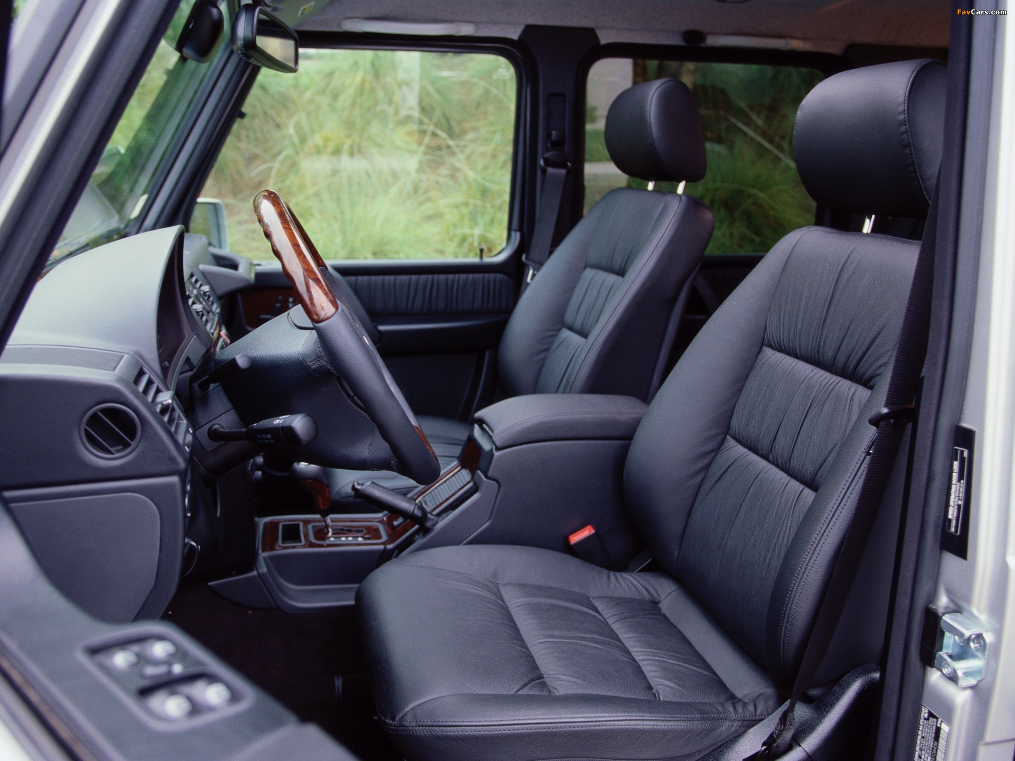 Images of Mercedes-Benz G 500 LWB US-spec (W463) 1998–2006 (2048 x 1536)