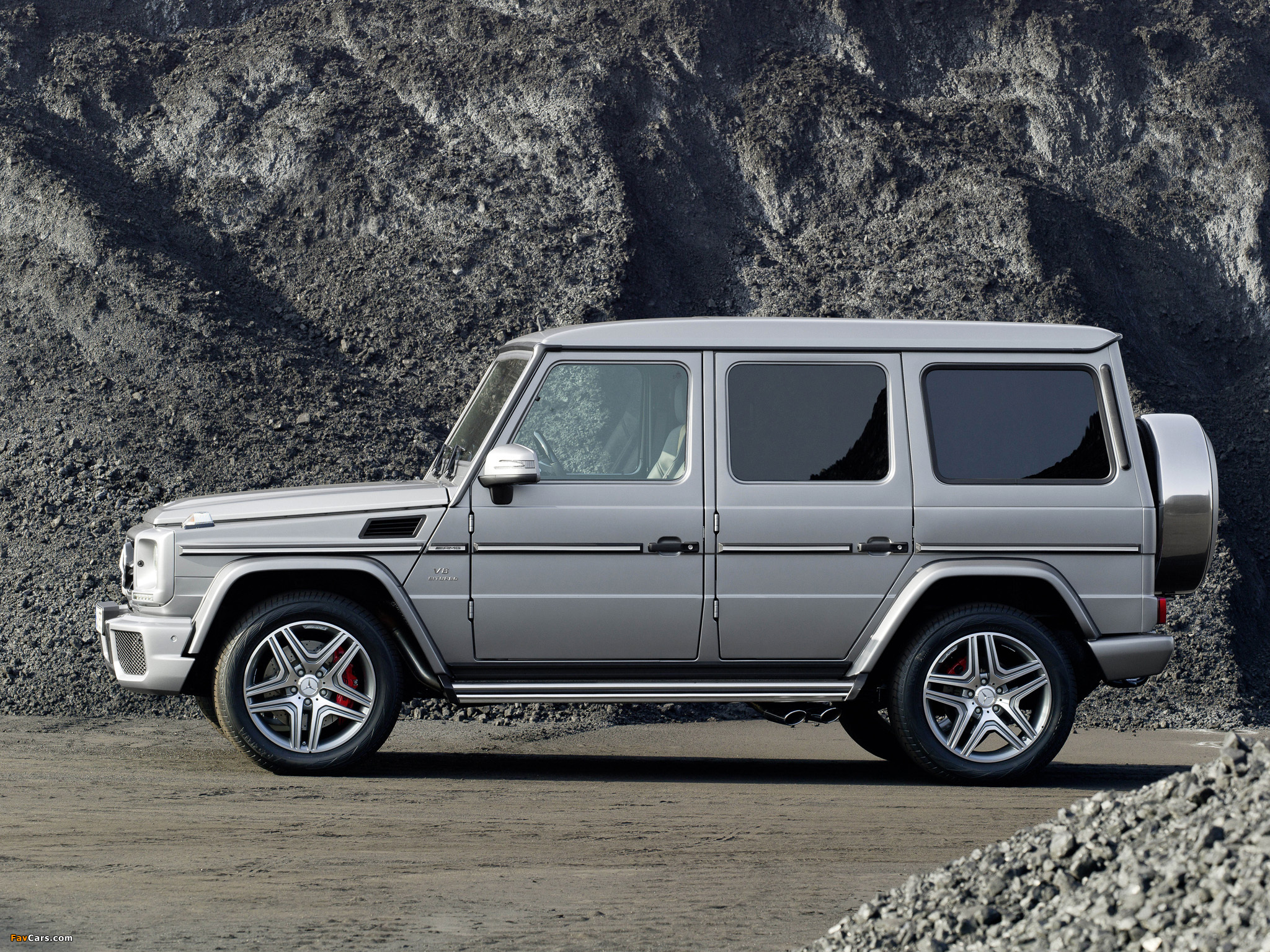 Images of Mercedes-Benz G 63 AMG (W463) 2012 (2048 x 1536)