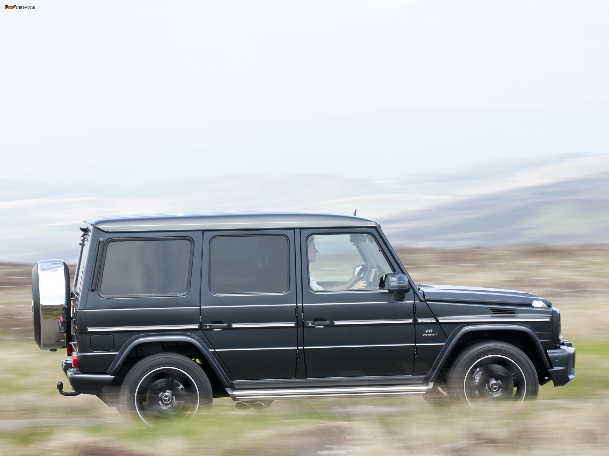 Images of Mercedes-Benz G 63 AMG UK-spec (W463) 2012 (2048 x 1536)