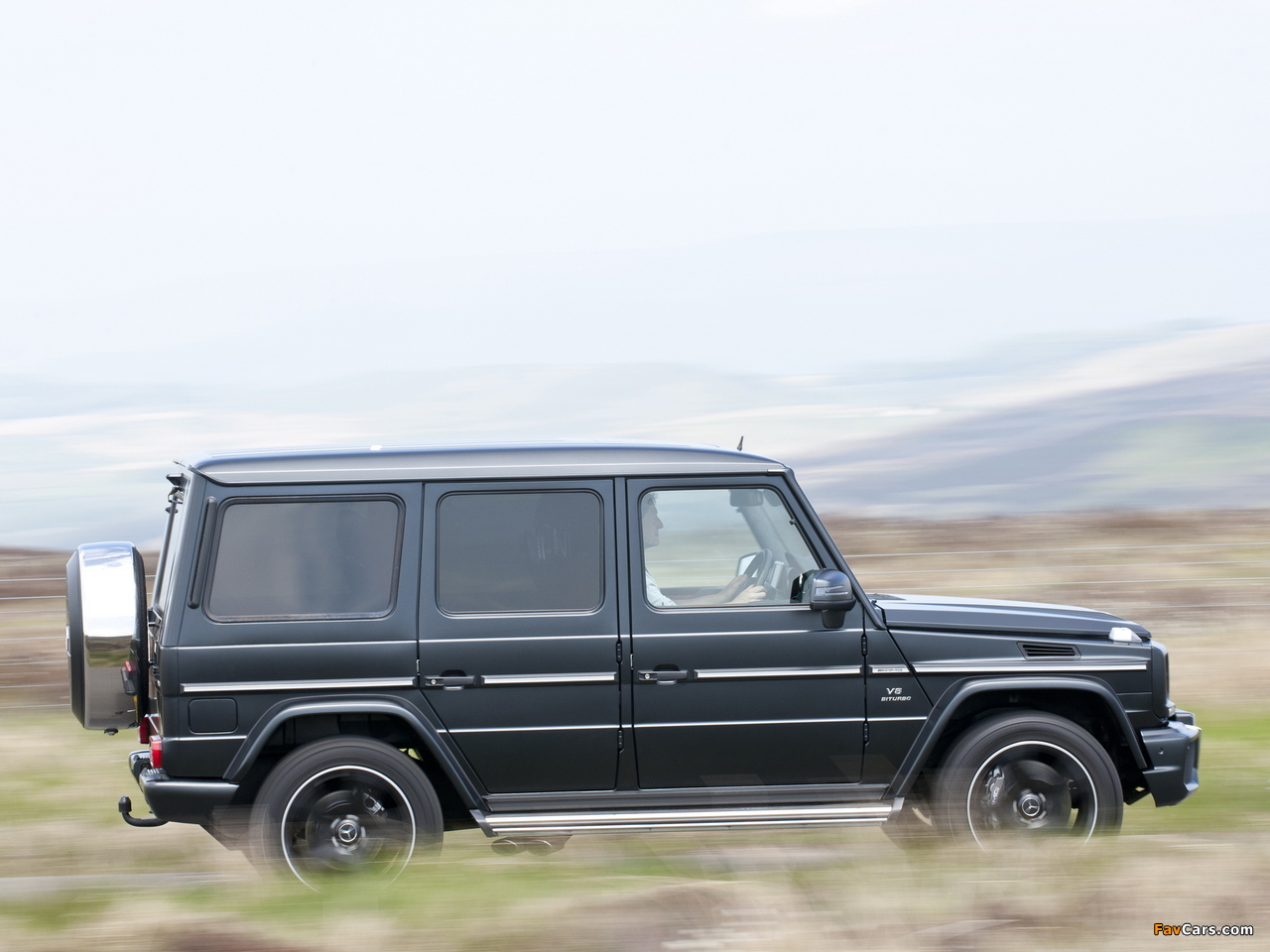 Images of Mercedes-Benz G 63 AMG UK-spec (W463) 2012 (1280 x 960)