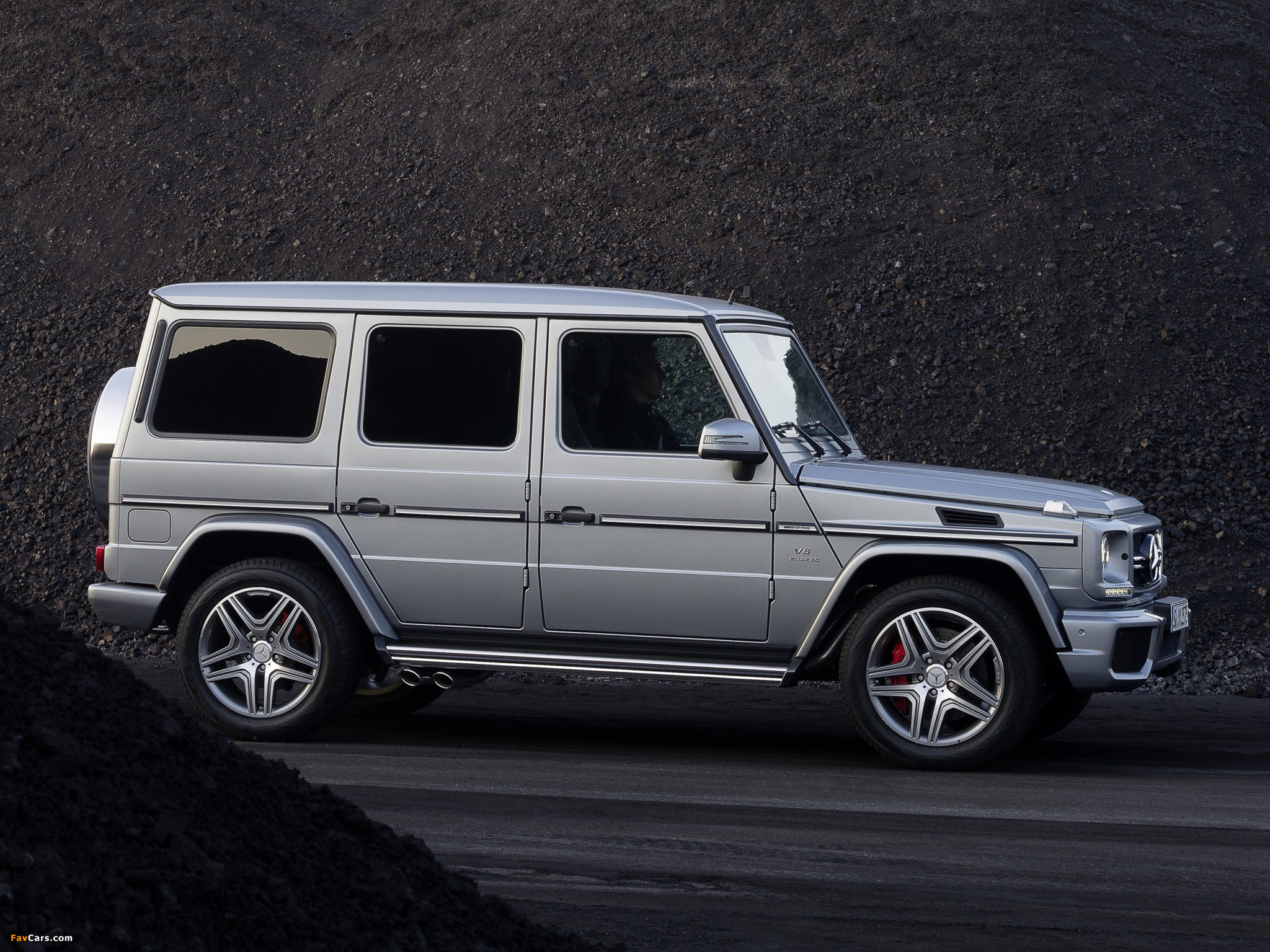 Images of Mercedes-Benz G 63 AMG (W463) 2012 (2048 x 1536)