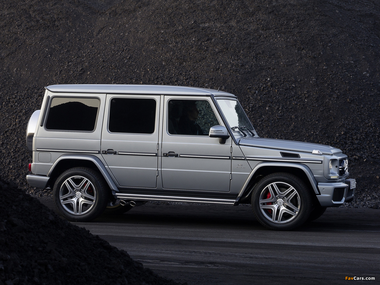 Images of Mercedes-Benz G 63 AMG (W463) 2012 (1280 x 960)