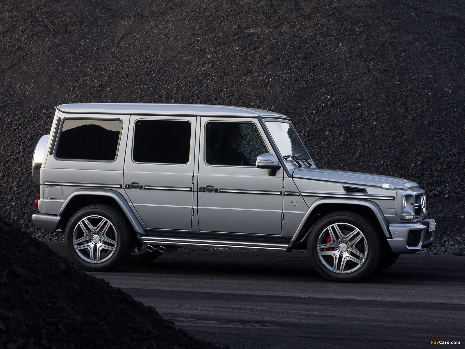 Images of Mercedes-Benz G 63 AMG (W463) 2012 (1600 x 1200)