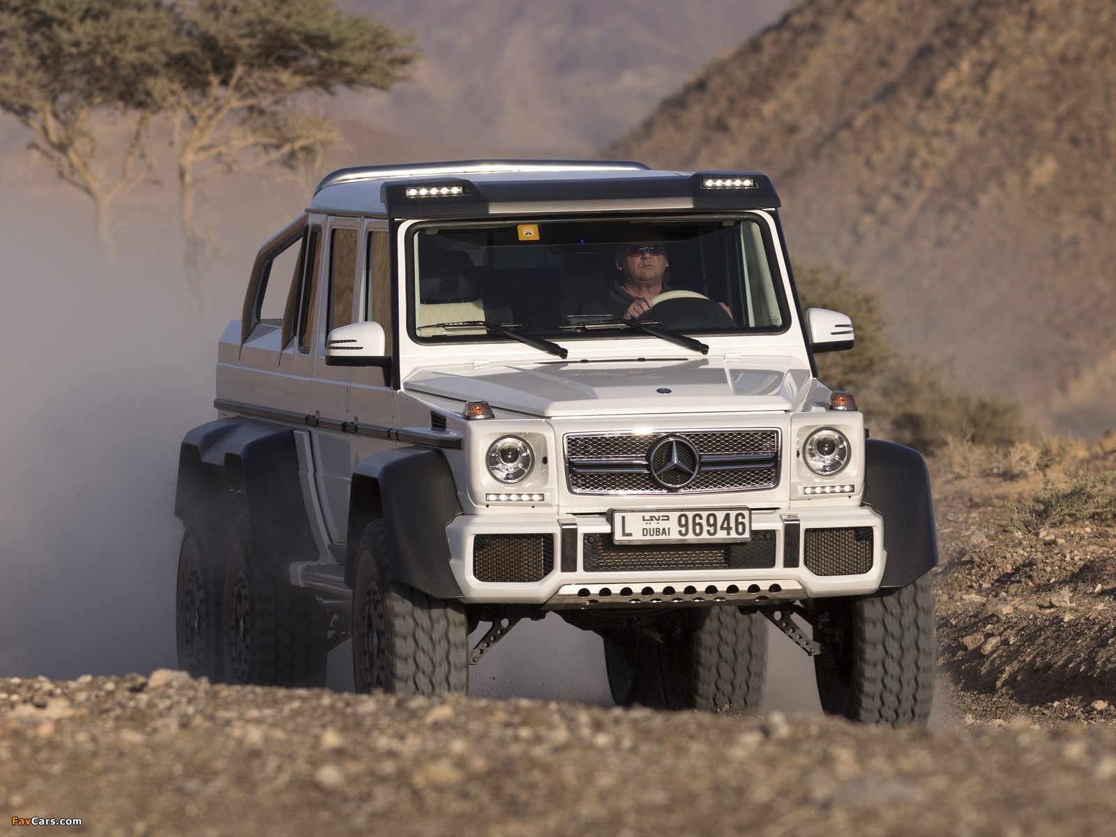 Images of Mercedes-Benz G 63 AMG 6x6 (W463) 2013 (1600 x 1200)