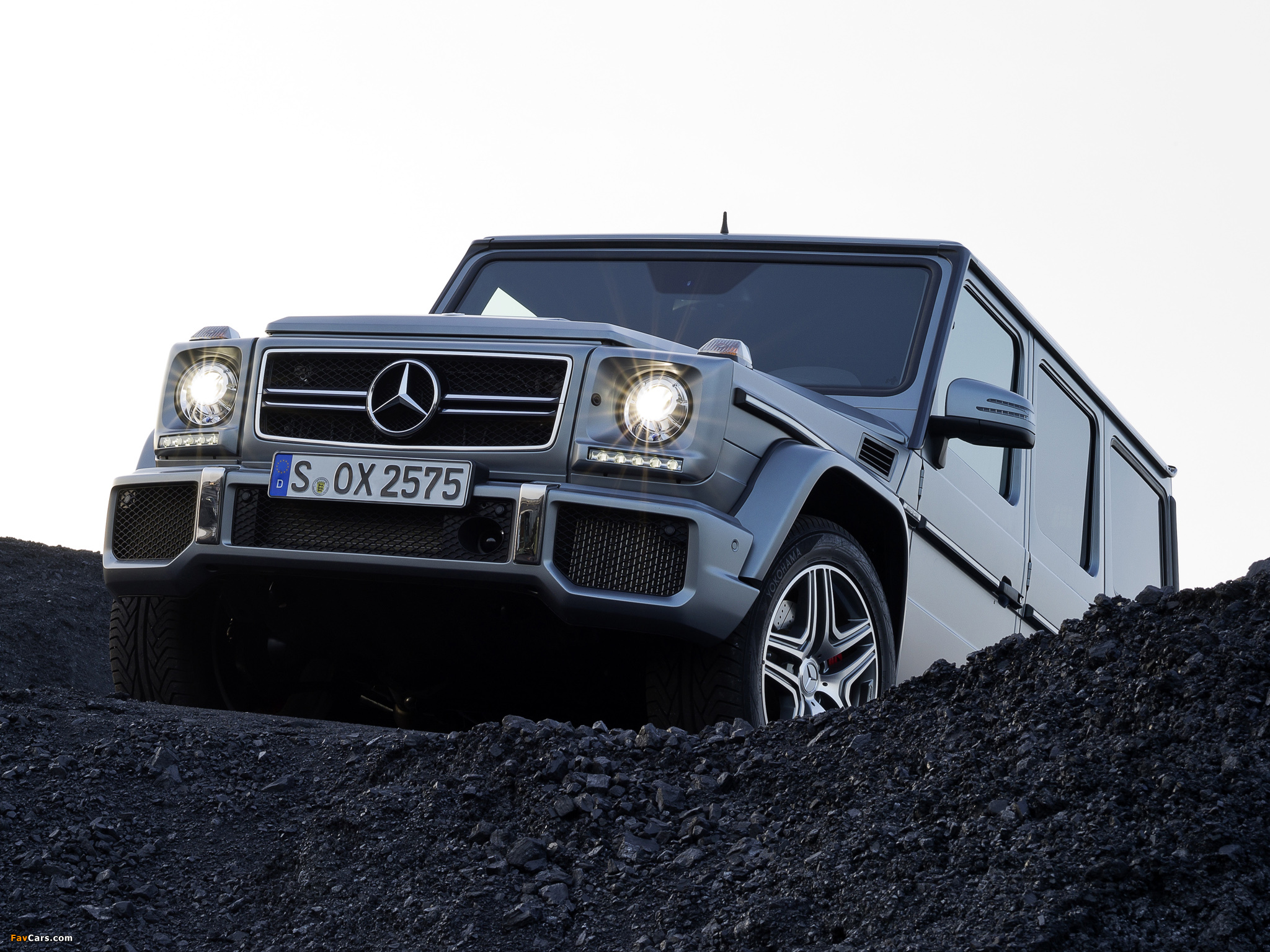 Mercedes-Benz G 63 AMG (W463) 2012 images (2048 x 1536)