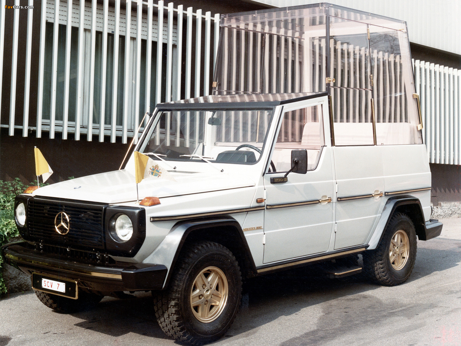 Photos of Mercedes-Benz 230 G Popemobile (W460) 1980 (1600 x 1200)