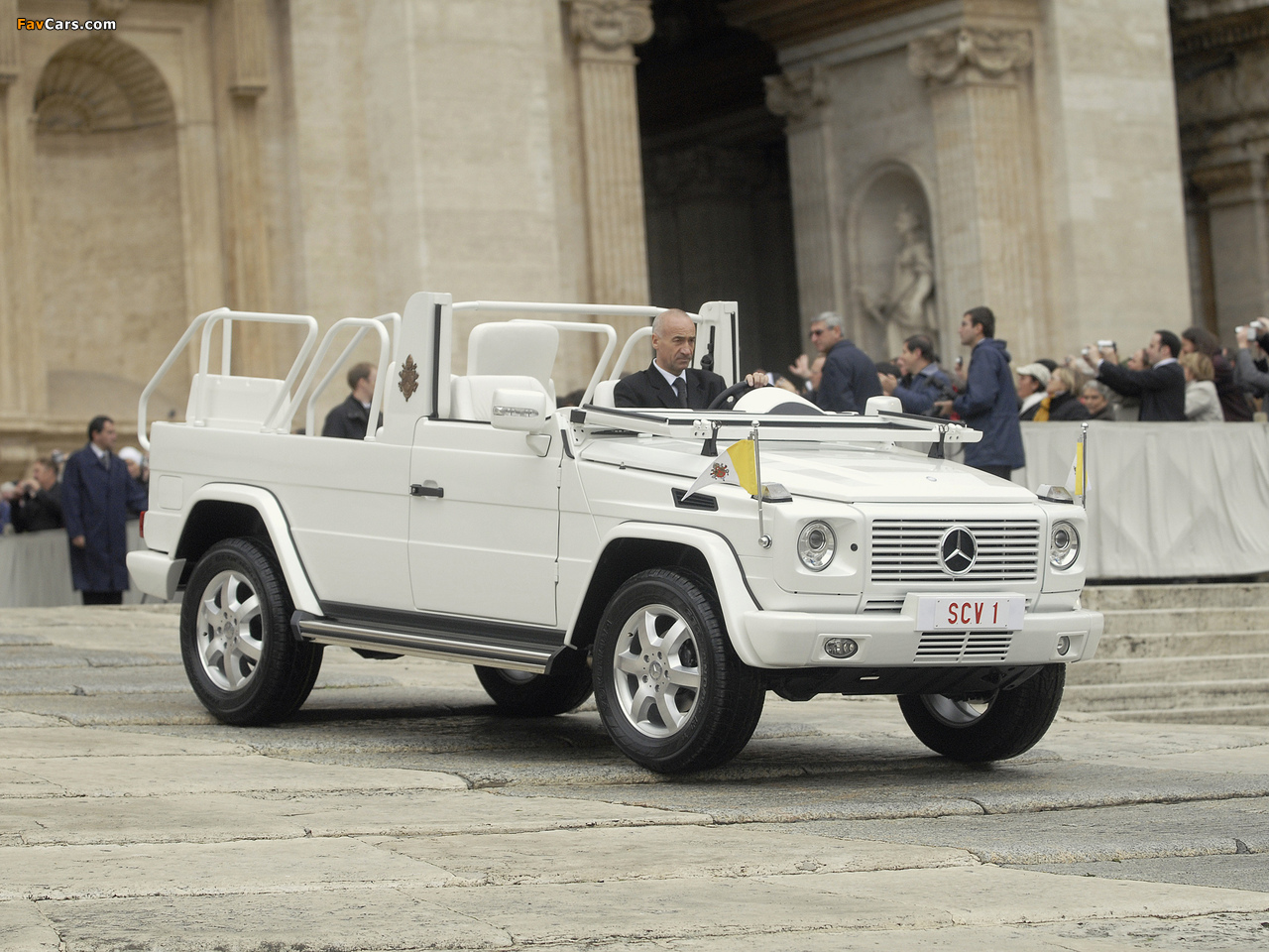 Photos of Mercedes-Benz G 500 Cabrio Popemobile (W463) 2007 (1280 x 960)