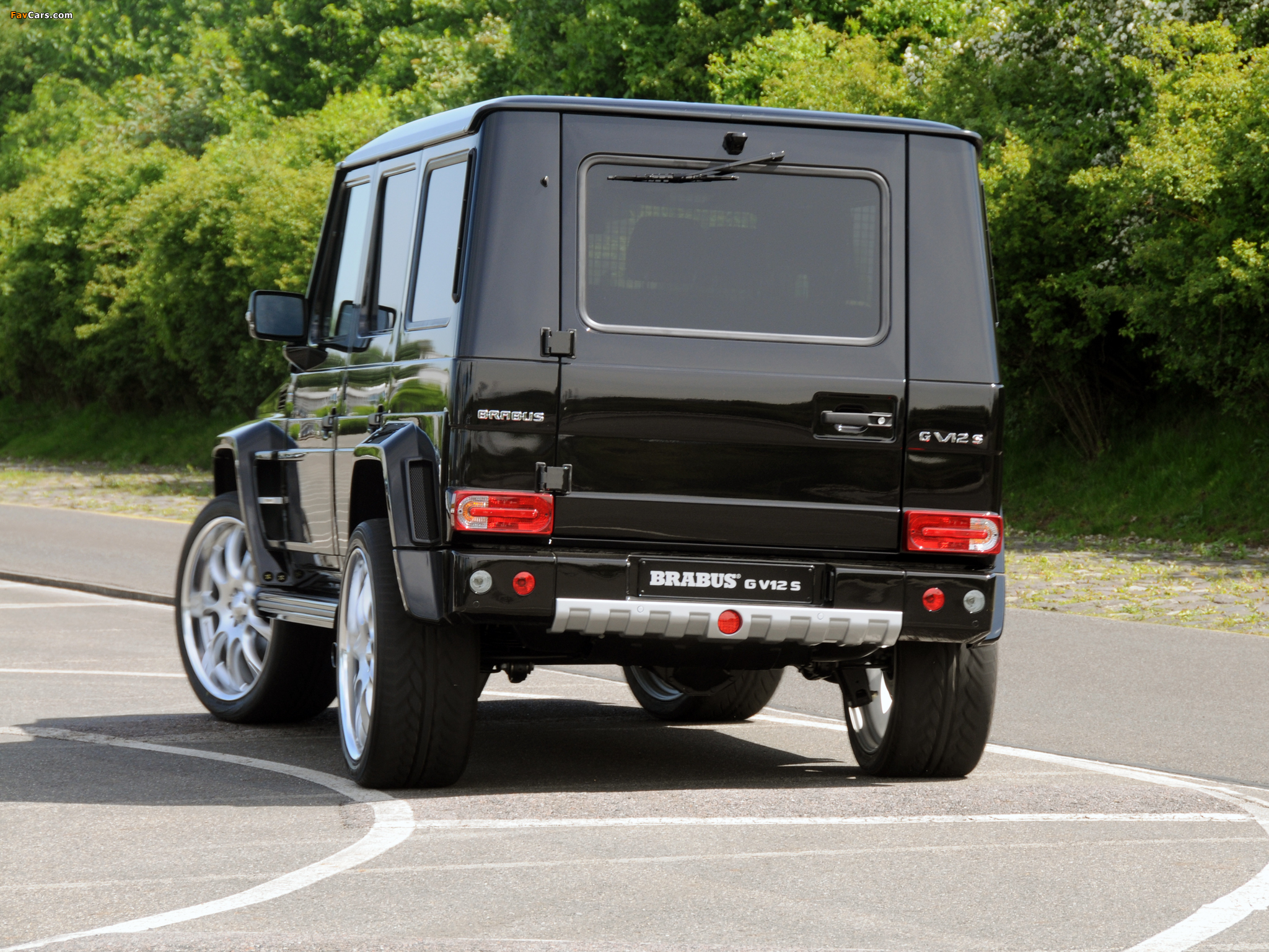 Photos of Brabus G V12 S Biturbo Widestar (W463) 2010–12 (2048 x 1536)