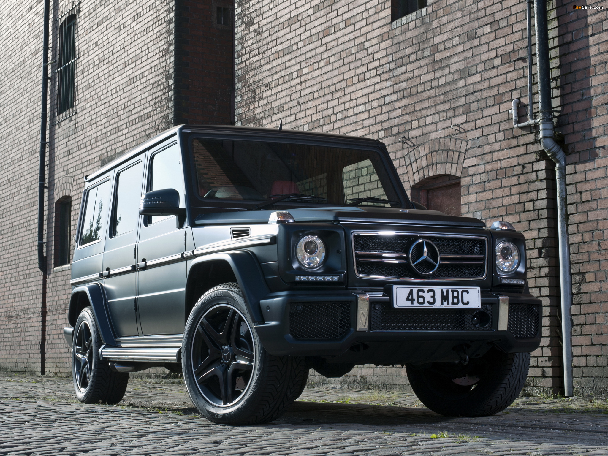 Photos of Mercedes-Benz G 63 AMG UK-spec (W463) 2012 (2048 x 1536)