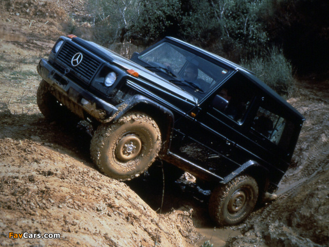 Mercedes-Benz 300 GE SWB UK-spec (W463) 1990–93 wallpapers (640 x 480)