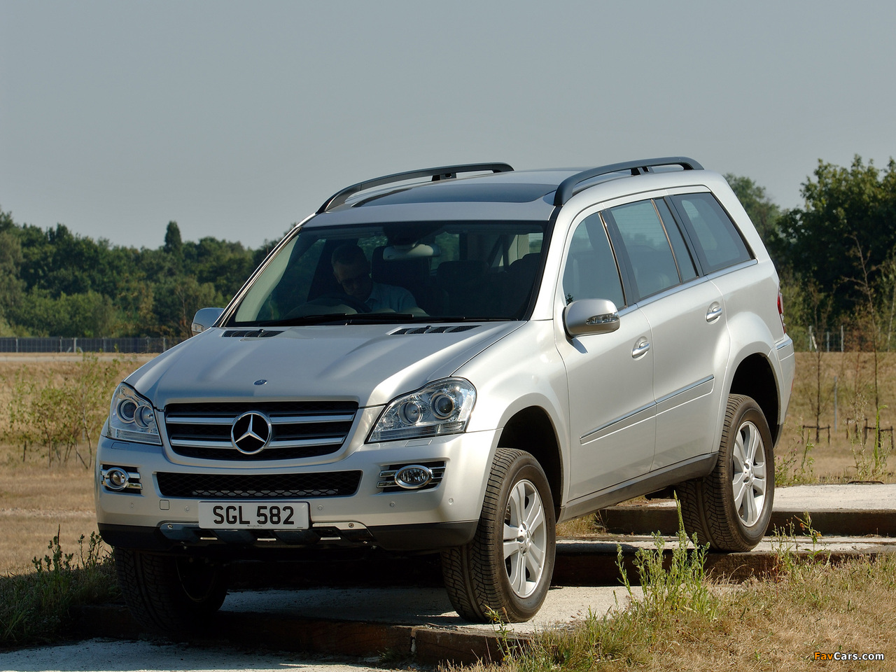 Images of Mercedes-Benz GL 500 UK-spec (X164) 2006–09 (1280 x 960)