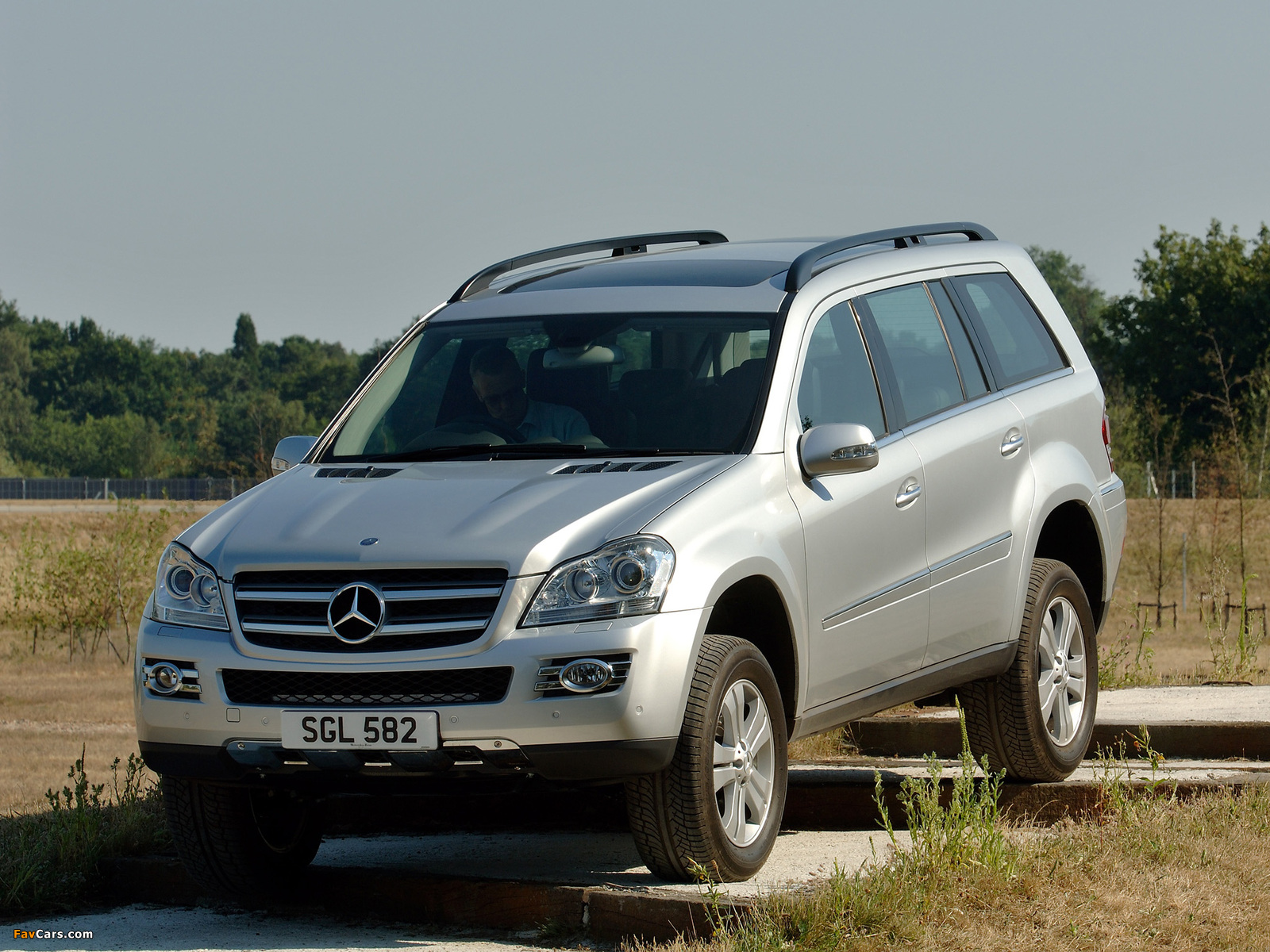 Images of Mercedes-Benz GL 500 UK-spec (X164) 2006–09 (1600 x 1200)