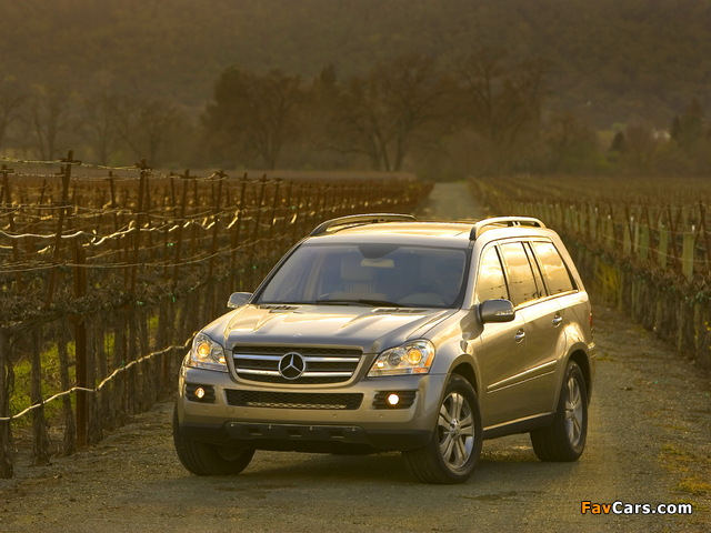 Images of Mercedes-Benz GL 450 US-spec (X164) 2006–09 (640 x 480)