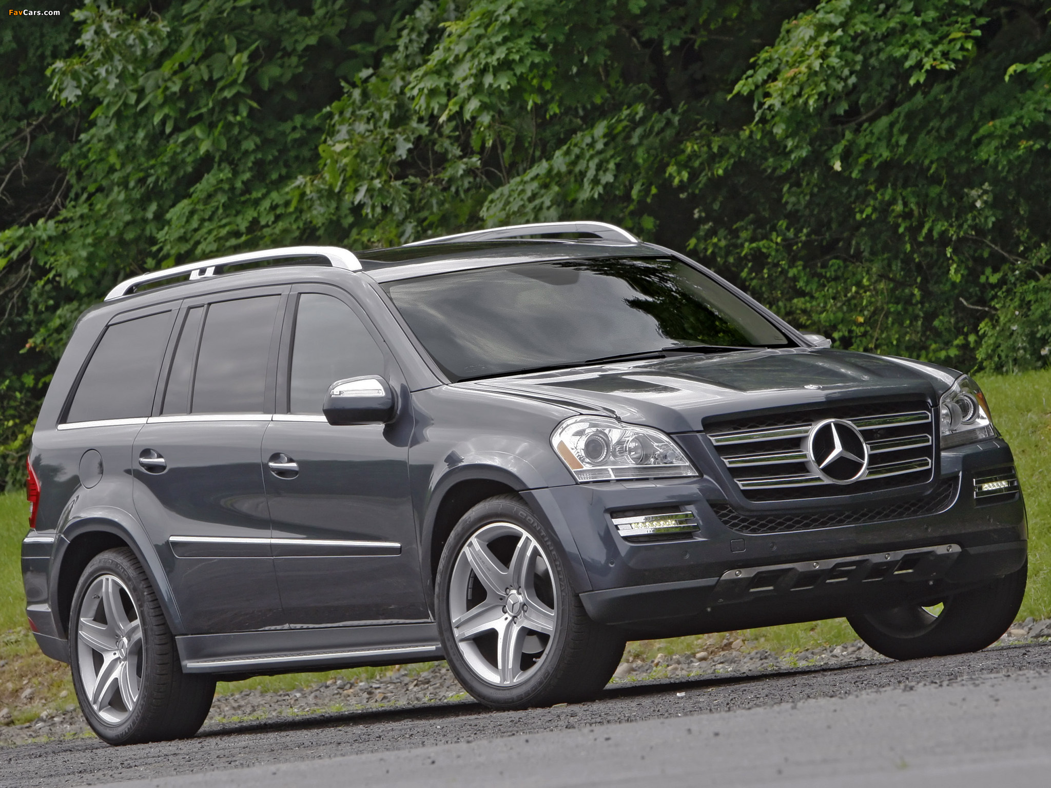 Images of Mercedes-Benz GL 550 US-spec (X164) 2009–12 (2048 x 1536)