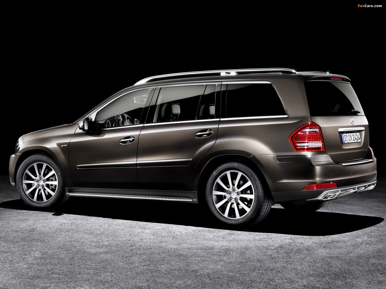 Images of Mercedes-Benz GL-Klasse Grand Edition (X164) 2011 (1600 x 1200)