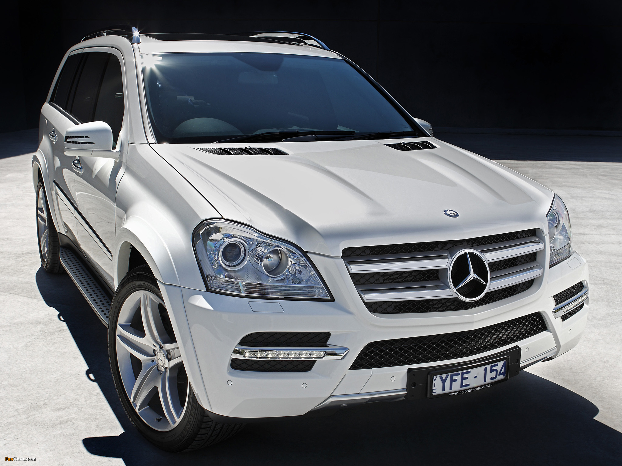 Images of Mercedes-Benz GL 450 CDI AU-spec (X164) 2011–12 (2048 x 1536)