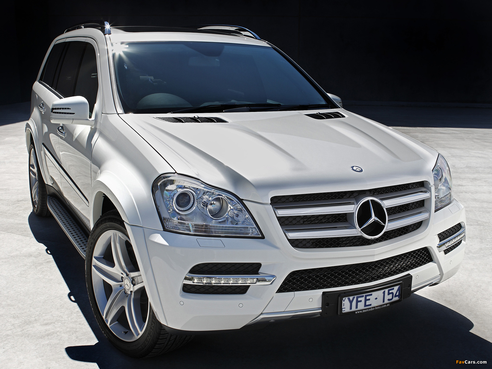 Images of Mercedes-Benz GL 450 CDI AU-spec (X164) 2011–12 (1600 x 1200)
