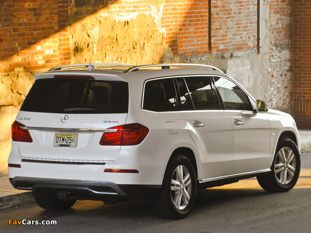 Images of Mercedes-Benz GL 350 BlueTec US-spec (X166) 2012 (640 x 480)