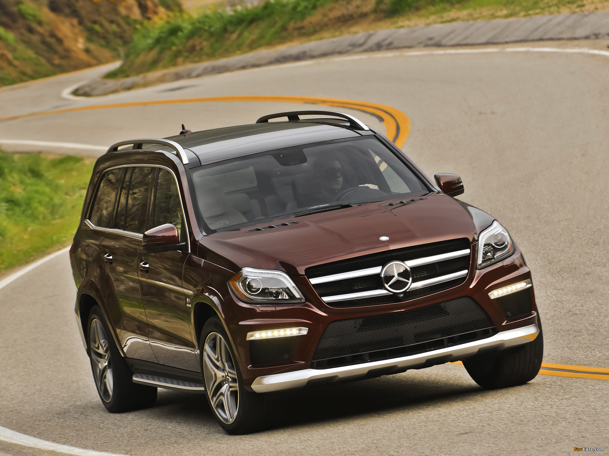 Images of Mercedes-Benz GL 63 AMG US-spec (X166) 2012 (2048 x 1536)