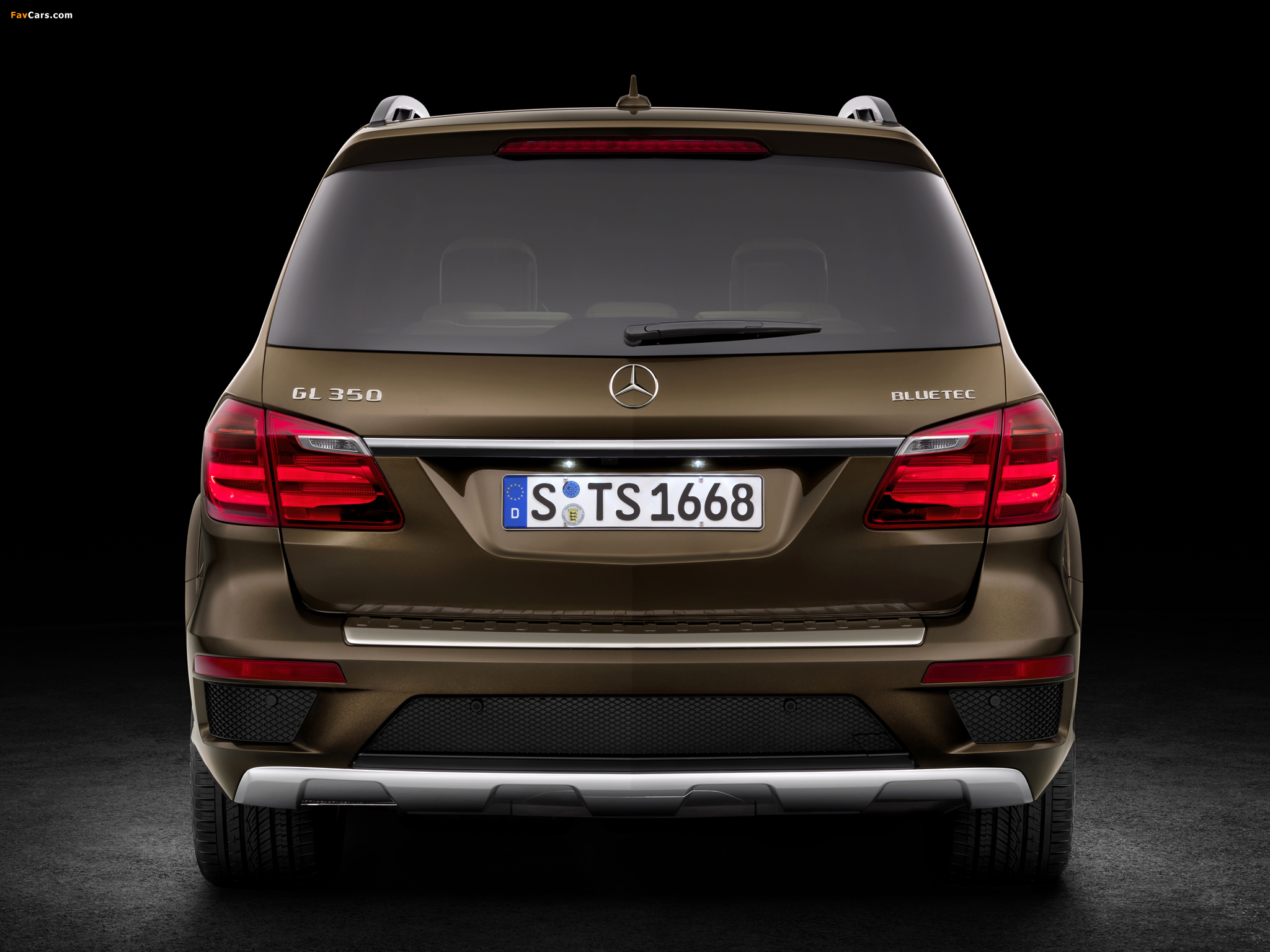 Images of Mercedes-Benz GL 350 BlueTec AMG Sports Package (X166) 2012 (2048 x 1536)