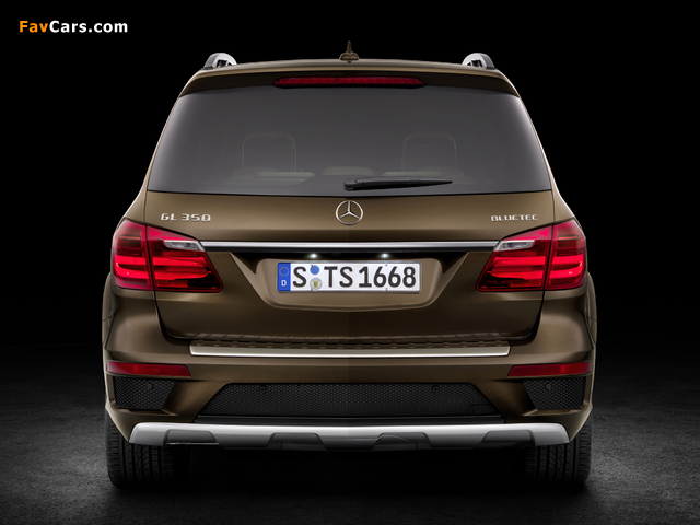 Images of Mercedes-Benz GL 350 BlueTec AMG Sports Package (X166) 2012 (640 x 480)