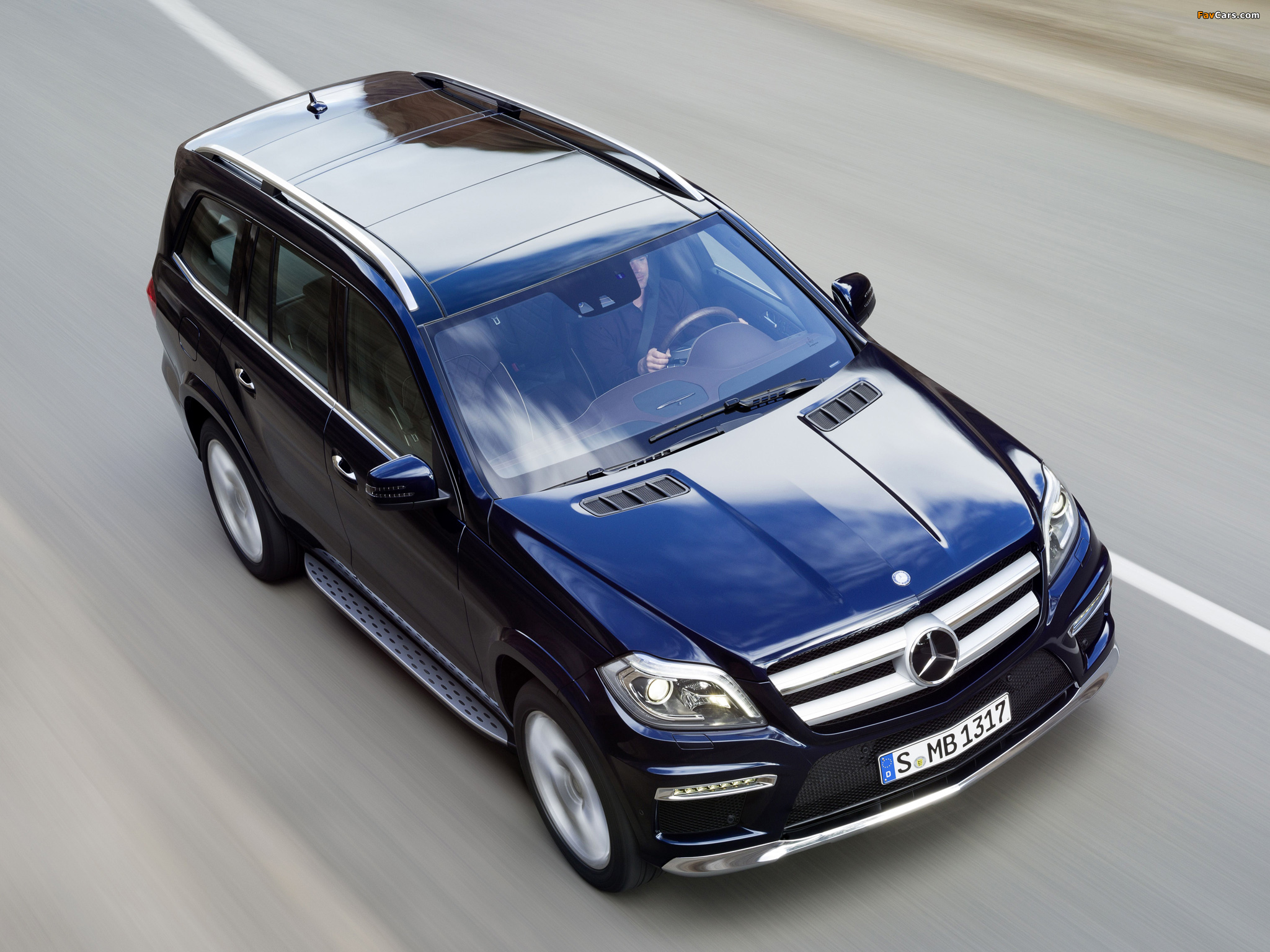 Images of Mercedes-Benz GL 350 BlueTec AMG Sports Package (X166) 2012 (2048 x 1536)