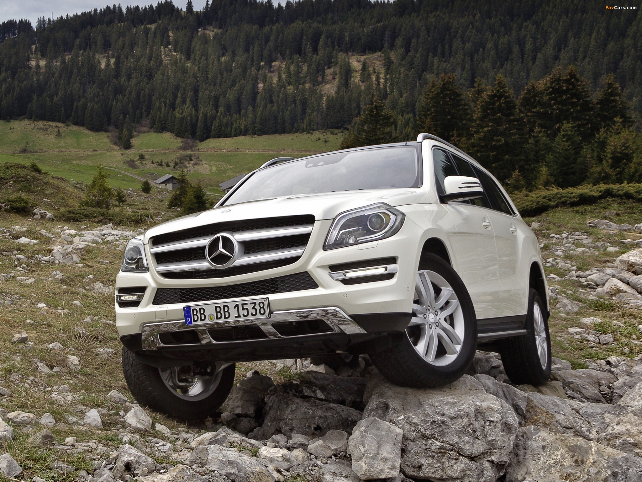 Images of Mercedes-Benz GL 500 BlueEfficiency (X166) 2012 (2048 x 1536)