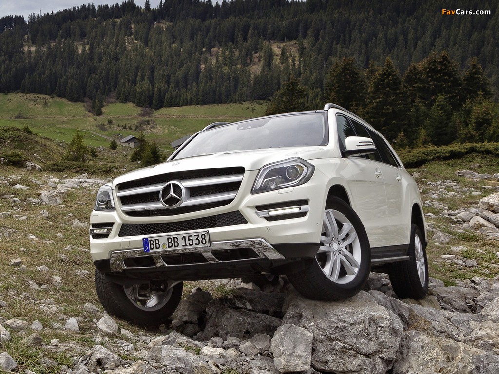 Images of Mercedes-Benz GL 500 BlueEfficiency (X166) 2012 (1024 x 768)