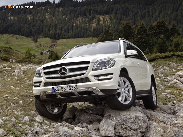 Images of Mercedes-Benz GL 500 BlueEfficiency (X166) 2012 (640 x 480)