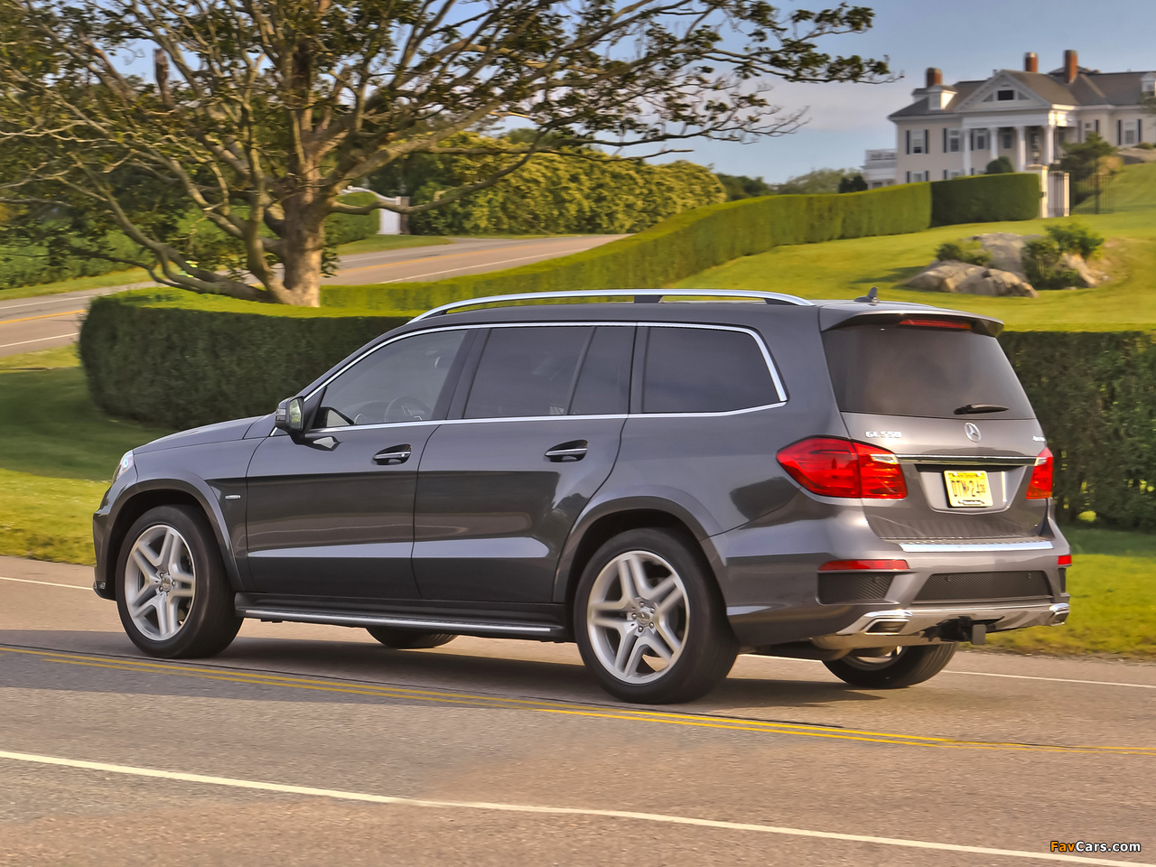 Images of Mercedes-Benz GL 550 AMG Sports Package (X166) 2012 (1280 x 960)