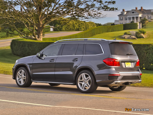 Images of Mercedes-Benz GL 550 AMG Sports Package (X166) 2012 (640 x 480)