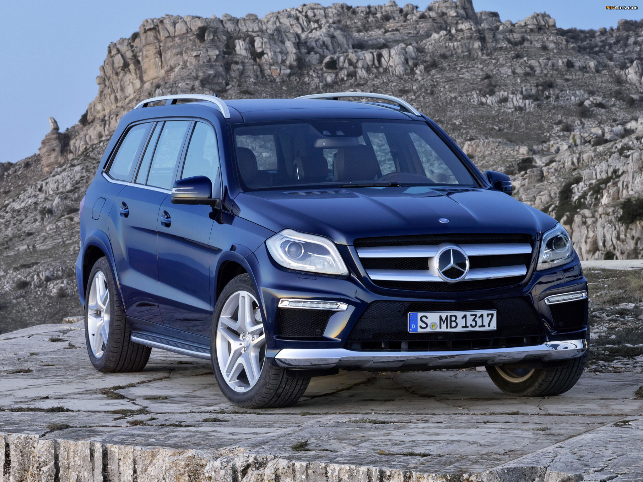 Images of Mercedes-Benz GL 350 BlueTec AMG Sports Package (X166) 2012 (2048 x 1536)