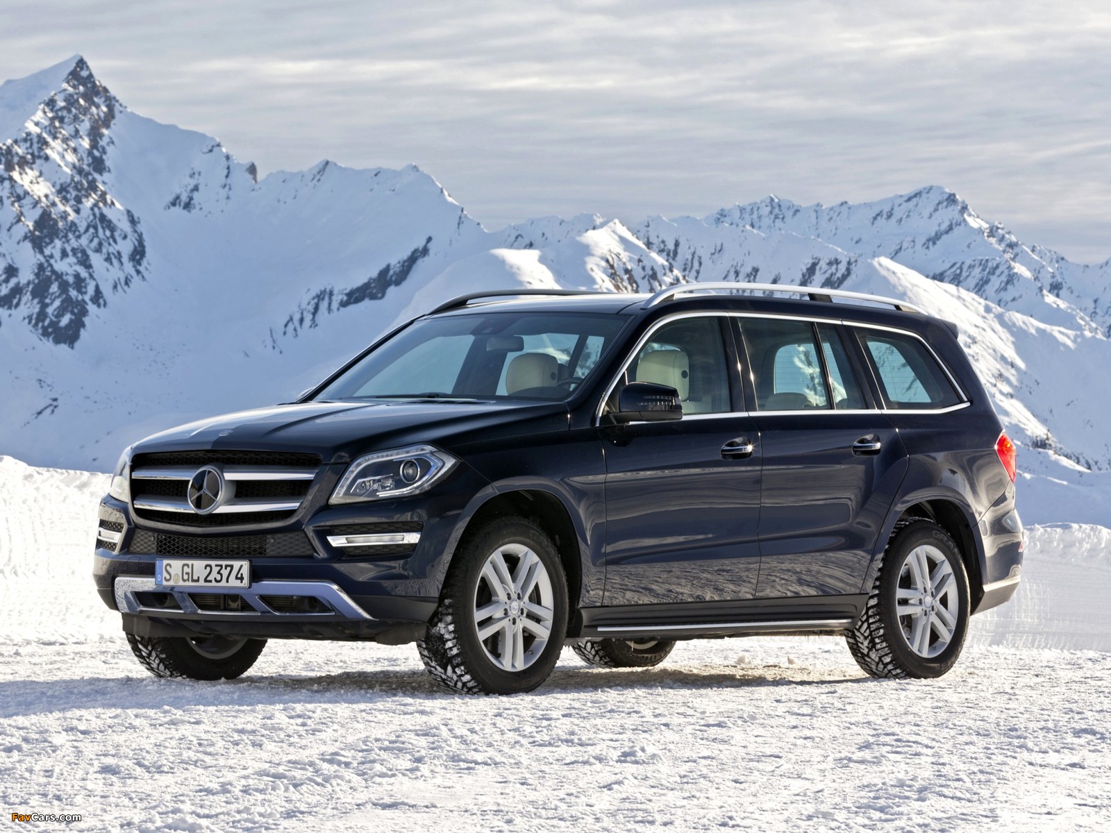 Images of Mercedes-Benz GL 500 BlueEfficiency (X166) 2012 (1600 x 1200)