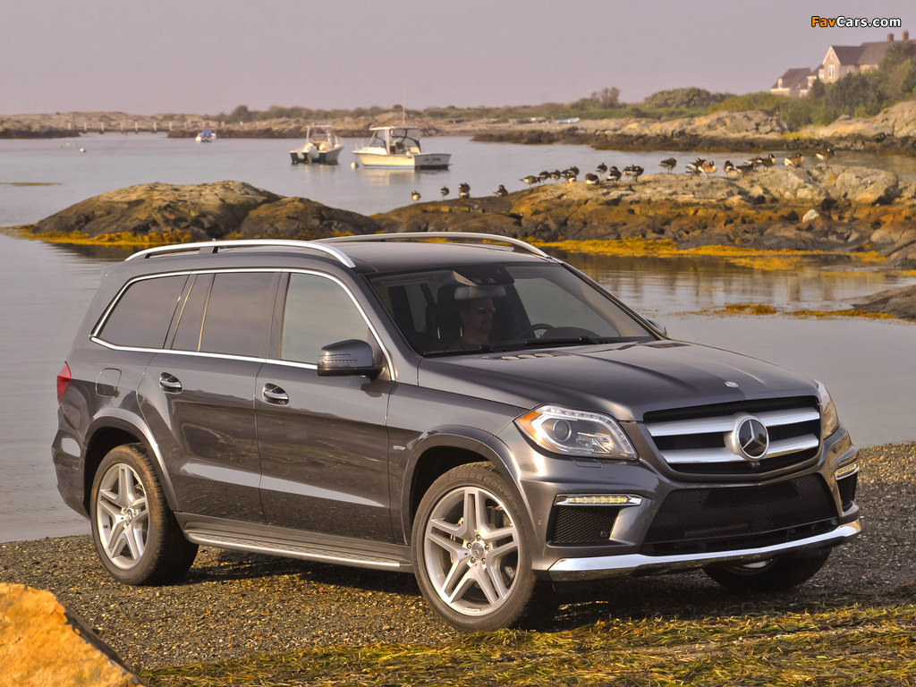 Images of Mercedes-Benz GL 550 AMG Sports Package (X166) 2012 (1024 x 768)