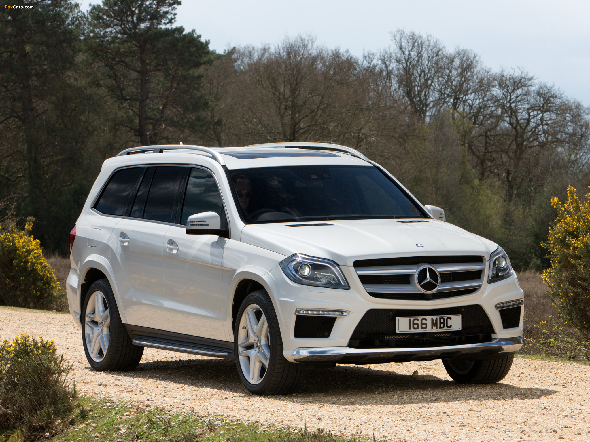 Images of Mercedes-Benz GL 350 BlueTec AMG Sports Package UK-spec (X166) 2013 (2048 x 1536)
