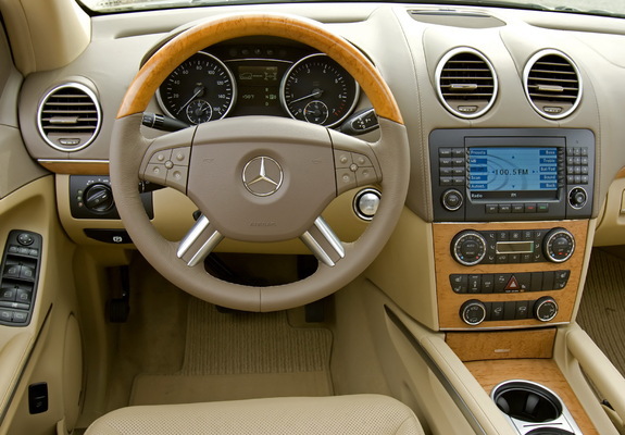 Mercedes-Benz GL 550 US-spec (X164) 2006–09 images