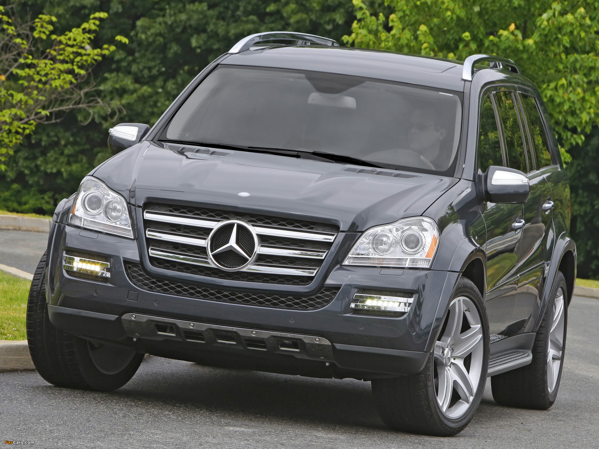 Mercedes-Benz GL 550 US-spec (X164) 2009–12 pictures (2048 x 1536)