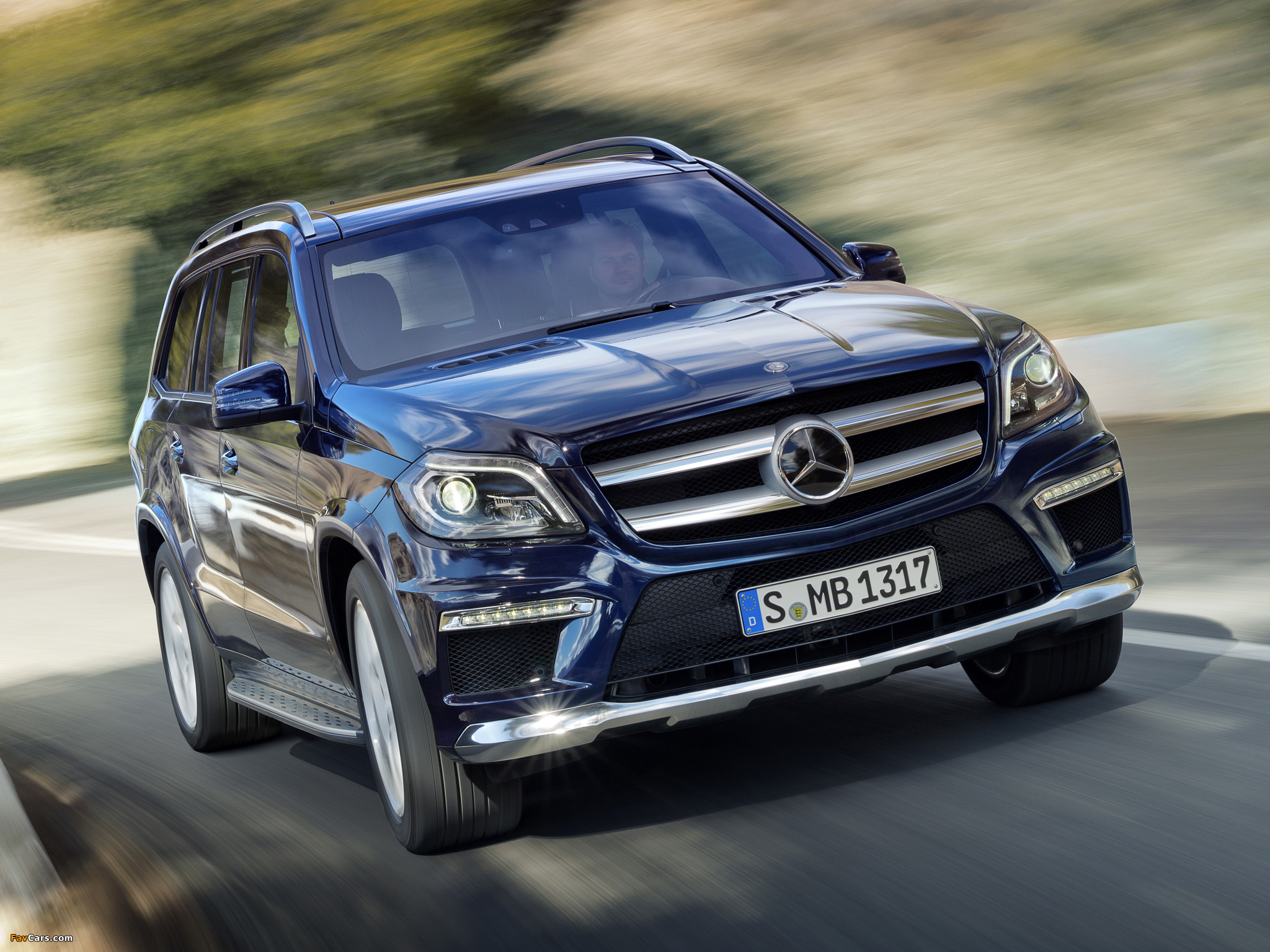 Mercedes-Benz GL 350 BlueTec AMG Sports Package (X166) 2012 pictures (2048 x 1536)