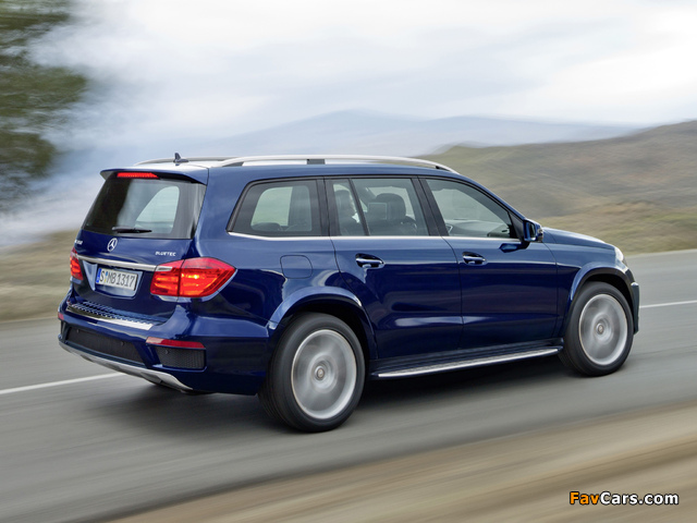 Mercedes-Benz GL 350 BlueTec AMG Sports Package (X166) 2012 pictures (640 x 480)