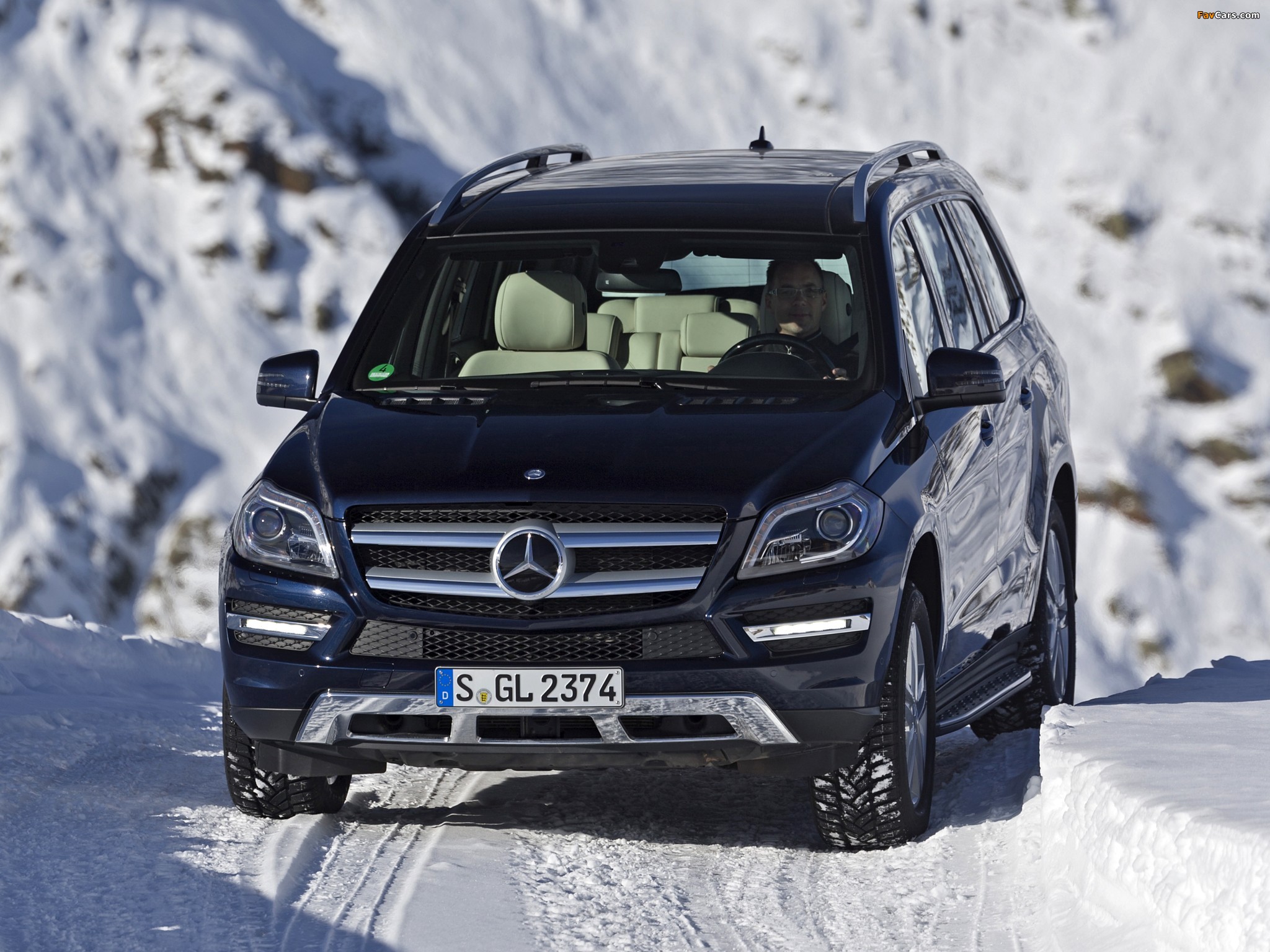 Mercedes-Benz GL 500 BlueEfficiency (X166) 2012 pictures (2048 x 1536)