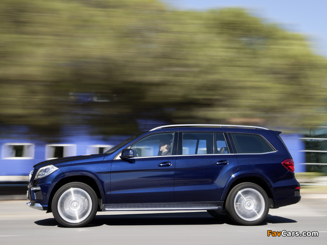 Mercedes-Benz GL 350 BlueTec AMG Sports Package (X166) 2012 pictures (640 x 480)