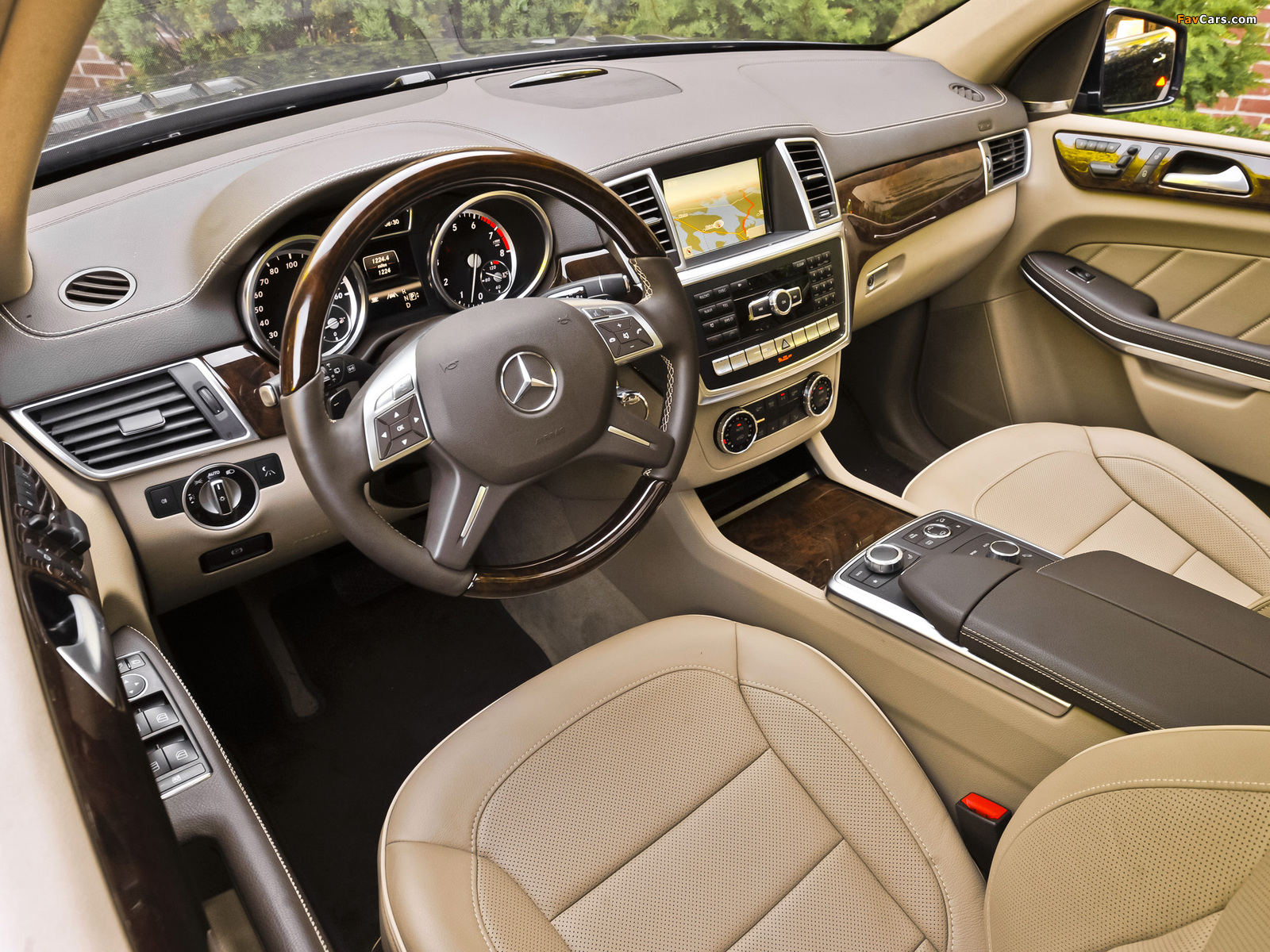 Mercedes-Benz GL 550 AMG Sports Package (X166) 2012 pictures (1600 x 1200)