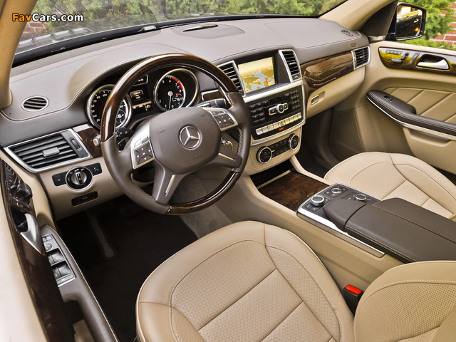 Mercedes-Benz GL 550 AMG Sports Package (X166) 2012 pictures (640 x 480)