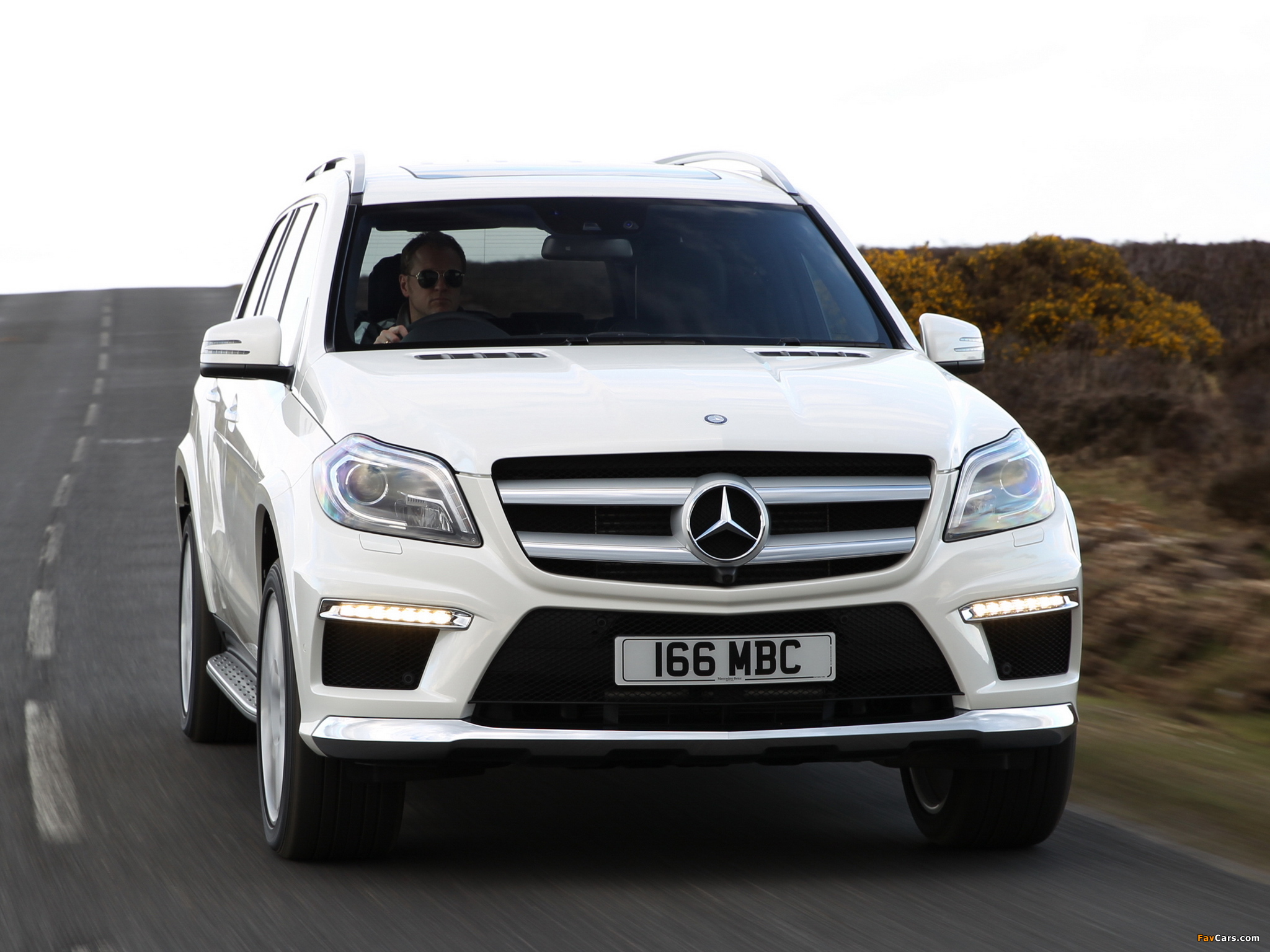 Mercedes-Benz GL 350 BlueTec AMG Sports Package UK-spec (X166) 2013 images (2048 x 1536)