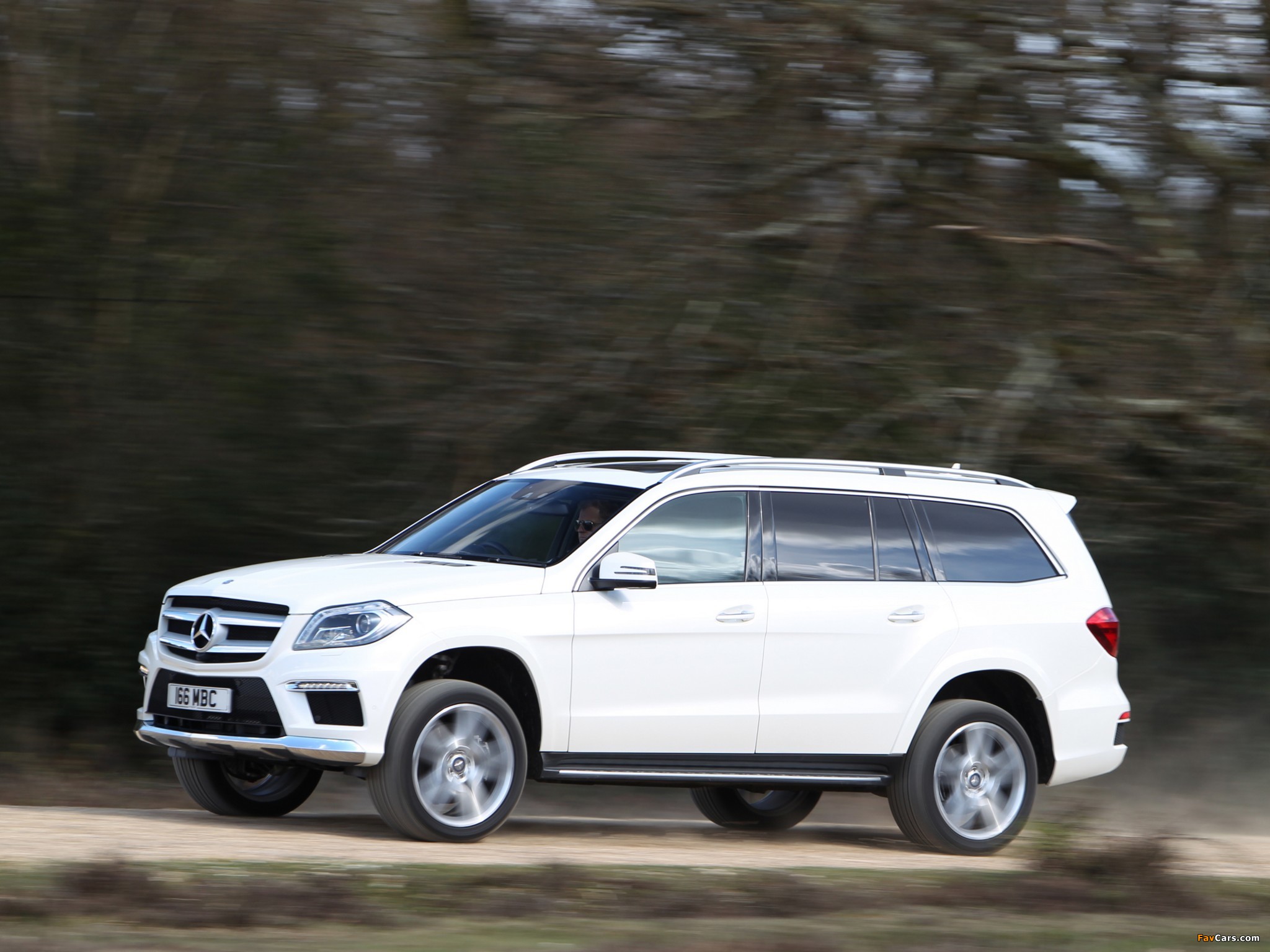 Mercedes-Benz GL 350 BlueTec AMG Sports Package UK-spec (X166) 2013 pictures (2048 x 1536)