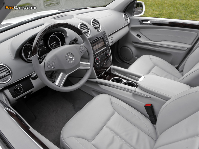 Photos of Mercedes-Benz GL 350 BlueTec US-spec (X164) 2009–12 (640 x 480)