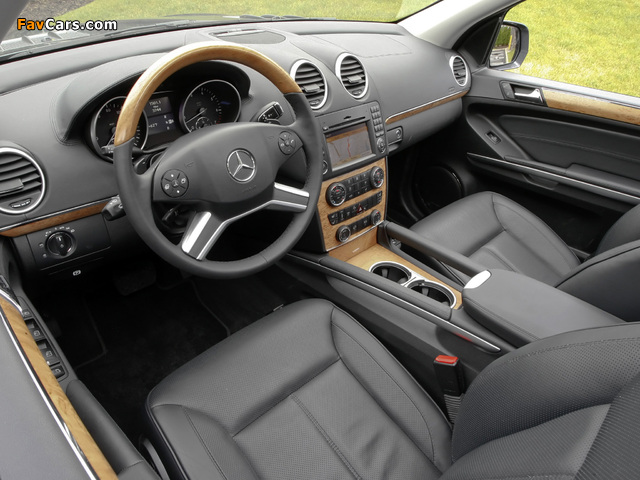 Photos of Mercedes-Benz GL 550 US-spec (X164) 2009–12 (640 x 480)