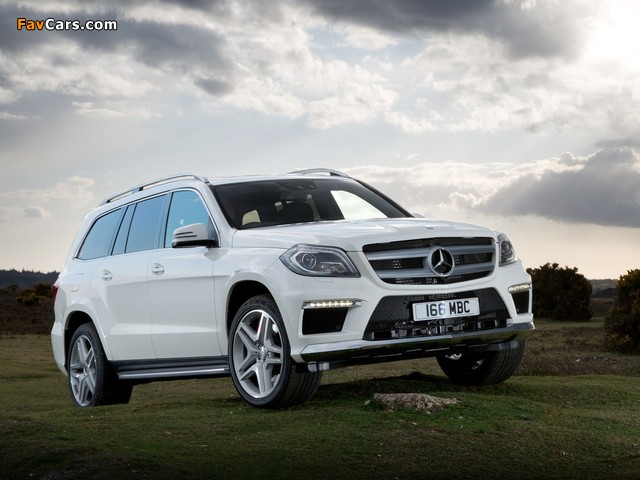 Photos of Mercedes-Benz GL 350 BlueTec AMG Sports Package UK-spec (X166) 2013 (640 x 480)