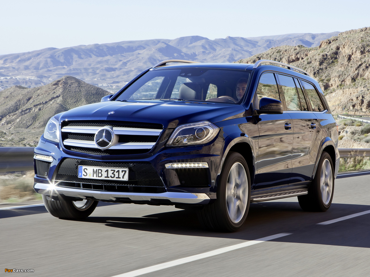 Pictures of Mercedes-Benz GL 350 BlueTec AMG Sports Package (X166) 2012 (1280 x 960)