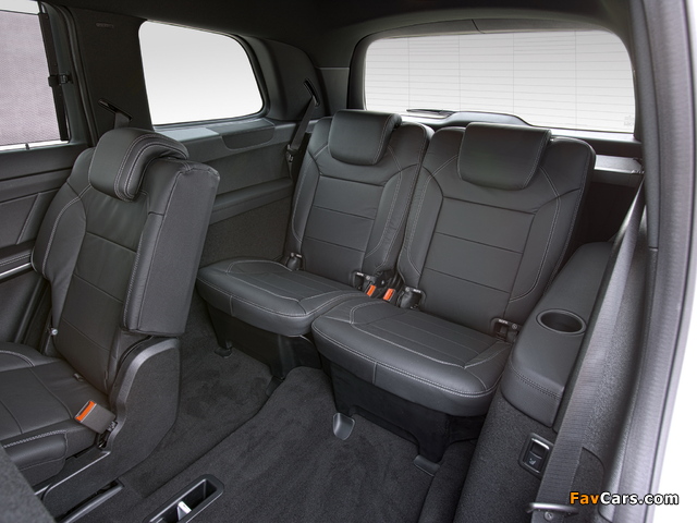 Pictures of Mercedes-Benz GL 350 BlueTec AMG Sports Package UK-spec (X166) 2013 (640 x 480)